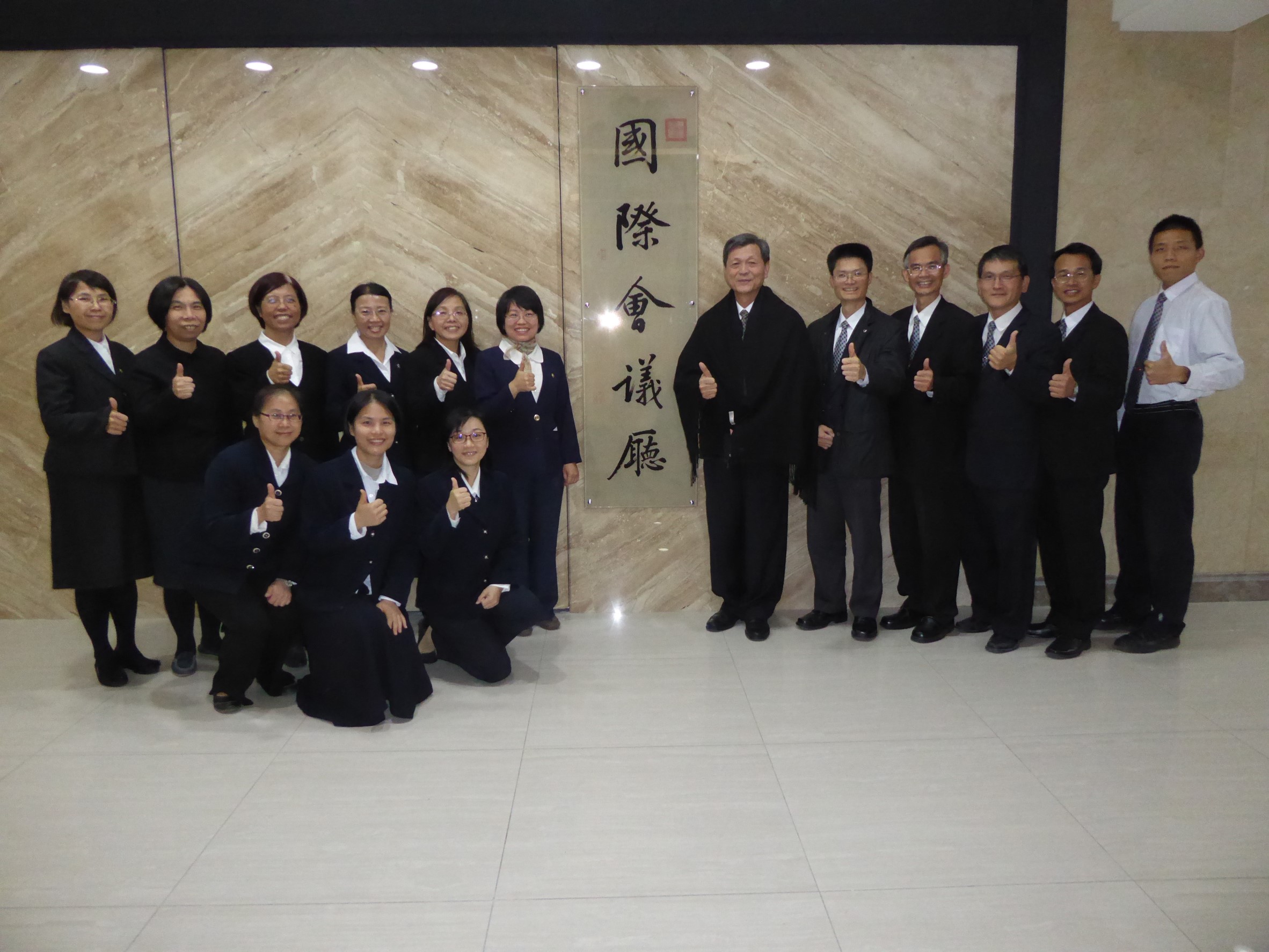 校長教職員生來賓合照