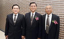 陸校長與貴賓合影