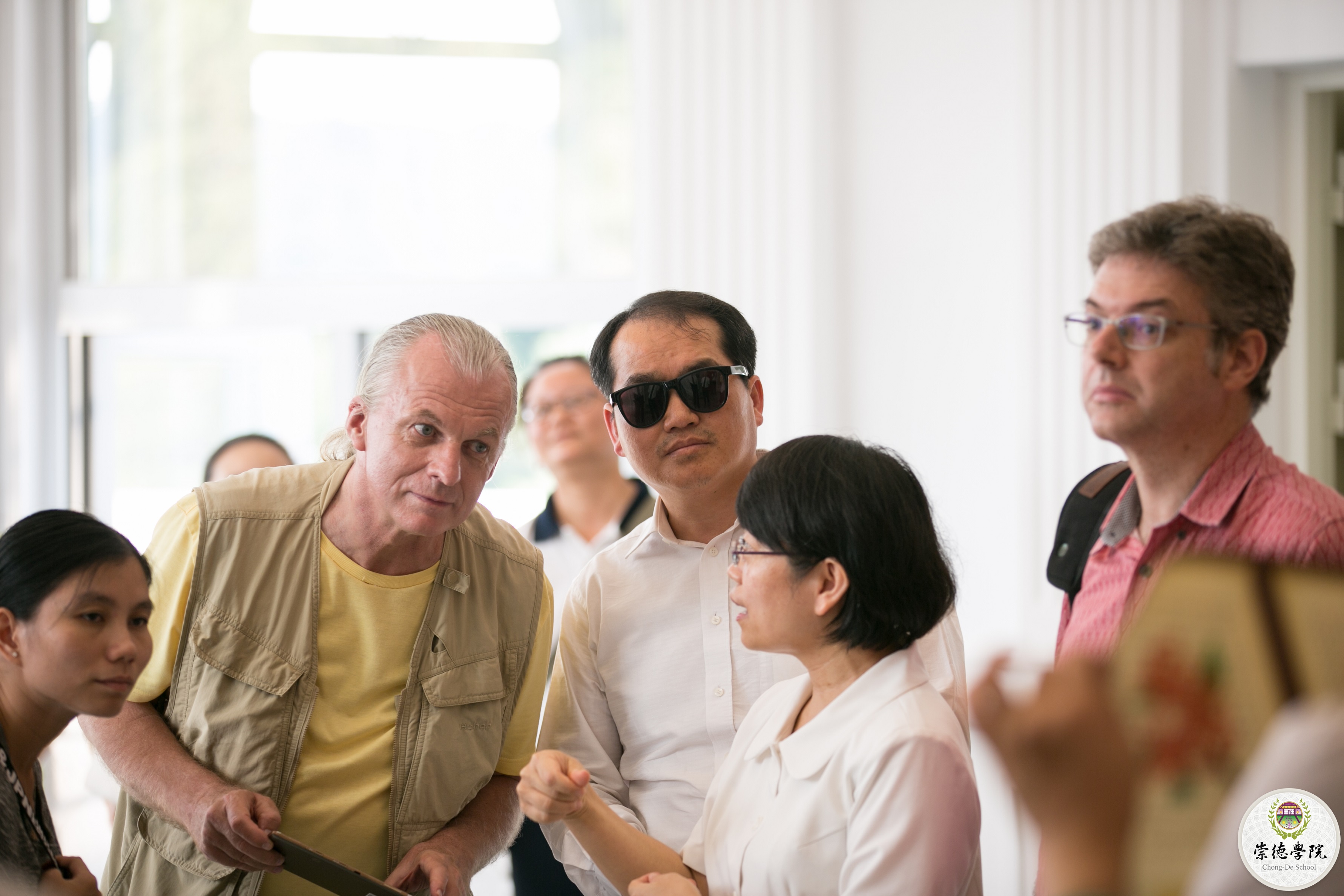 黃講師為國外學者翻譯