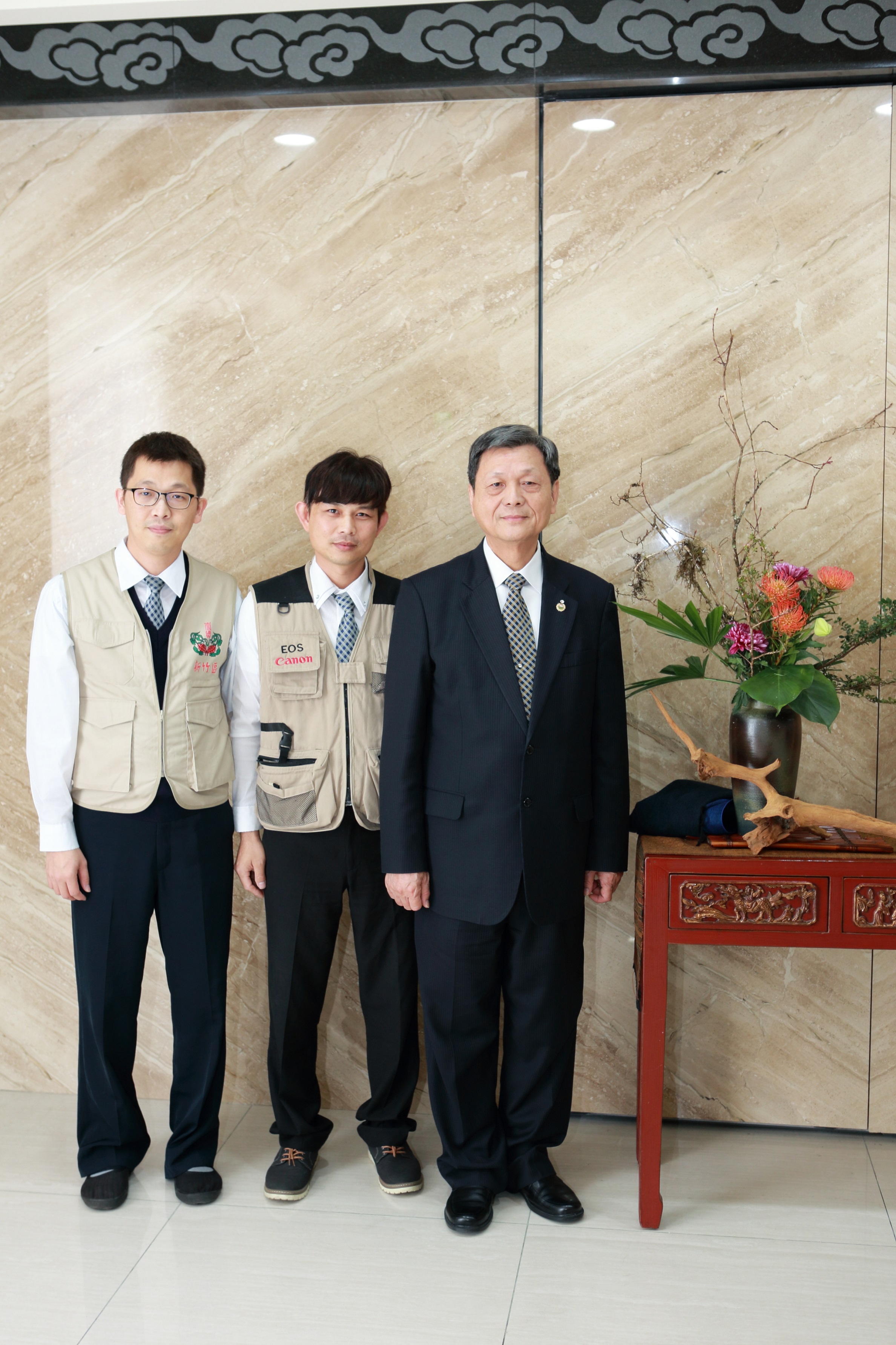 校長與工作人員合照