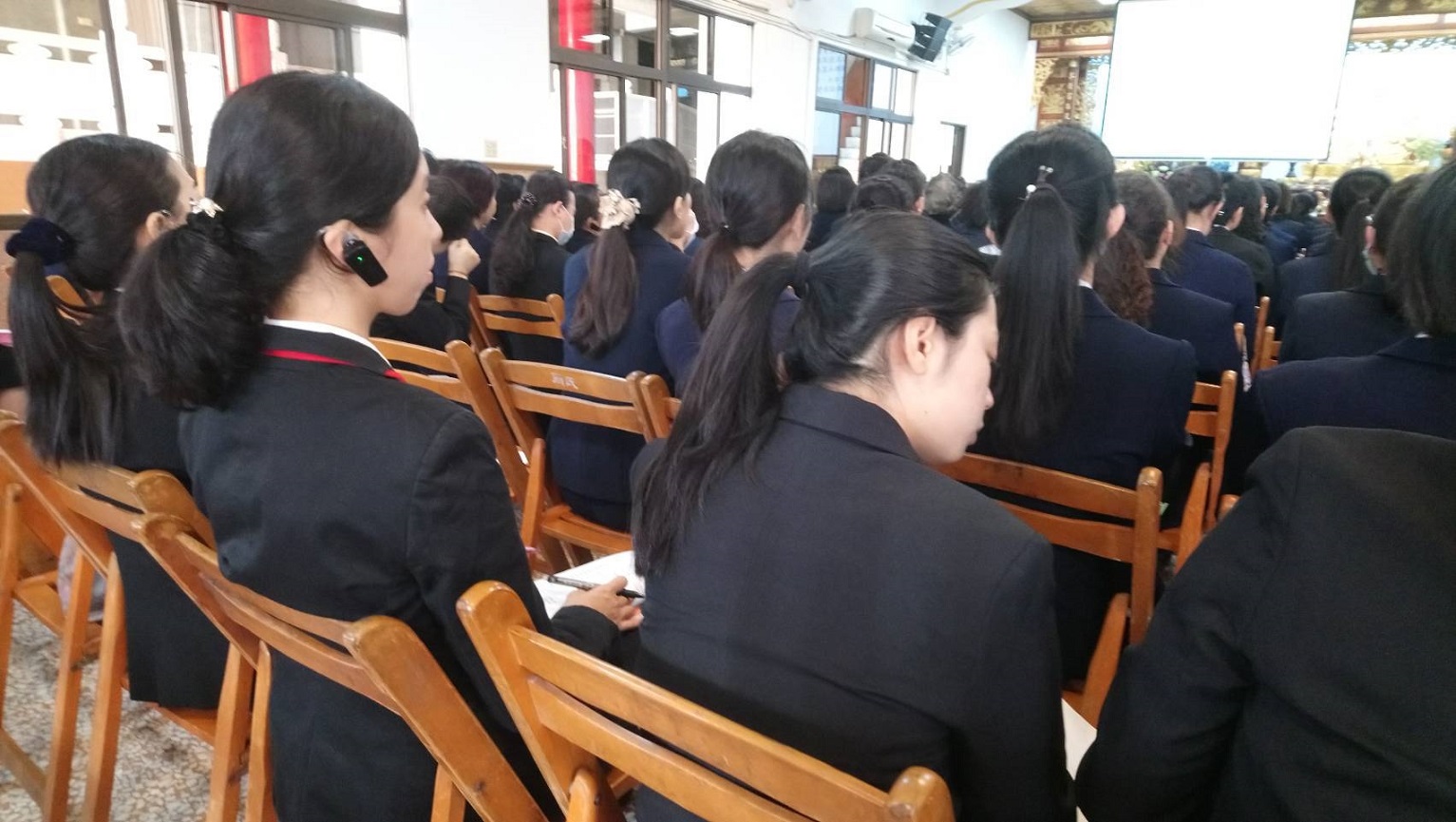 認真聽口譯班員