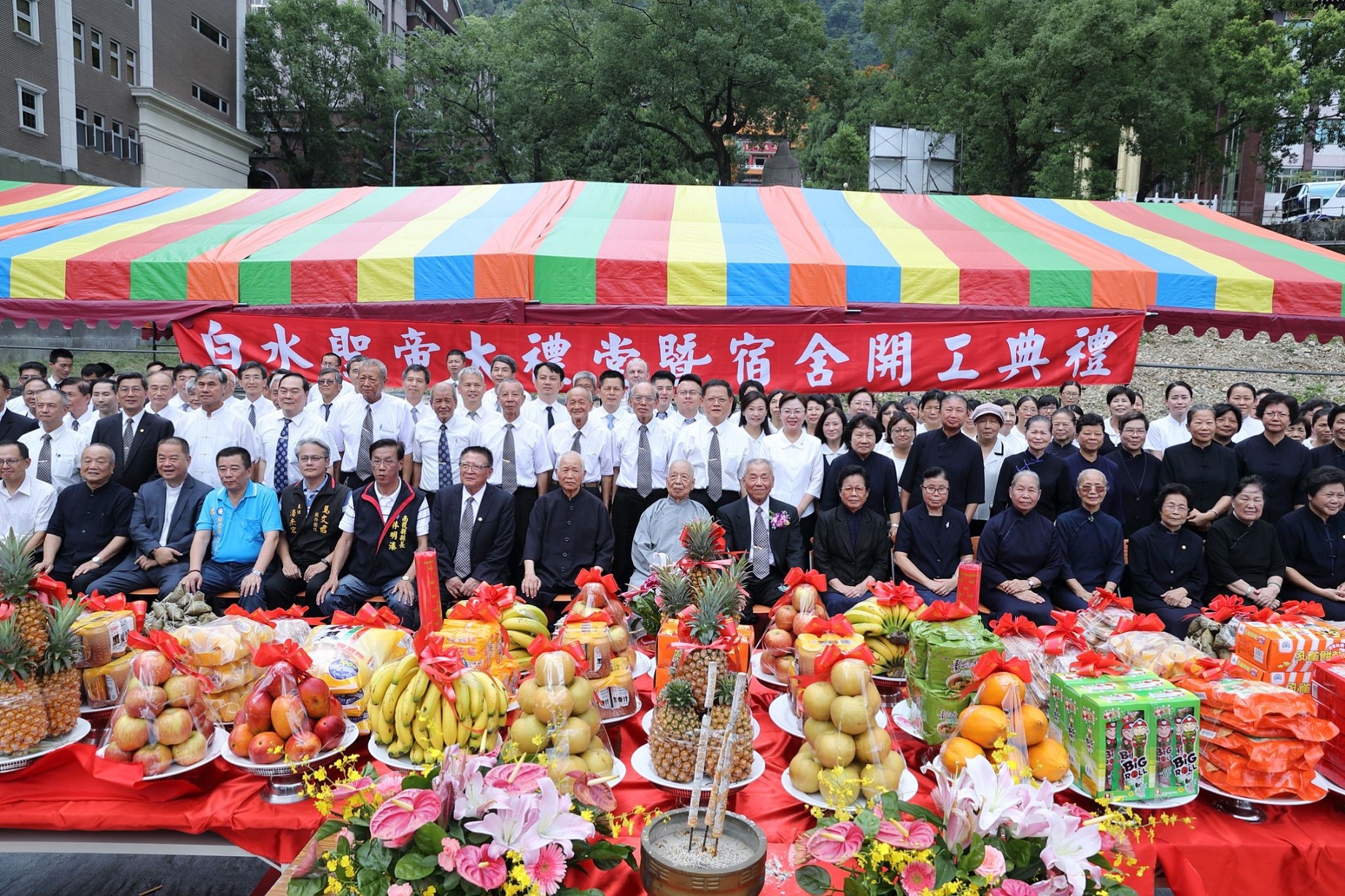 且行且珍惜~崇德學院第一屆畢業典禮報導
